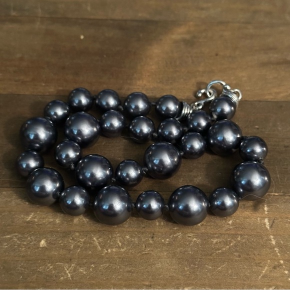 Vintage metallic gray bead necklace - Picture 4 of 4